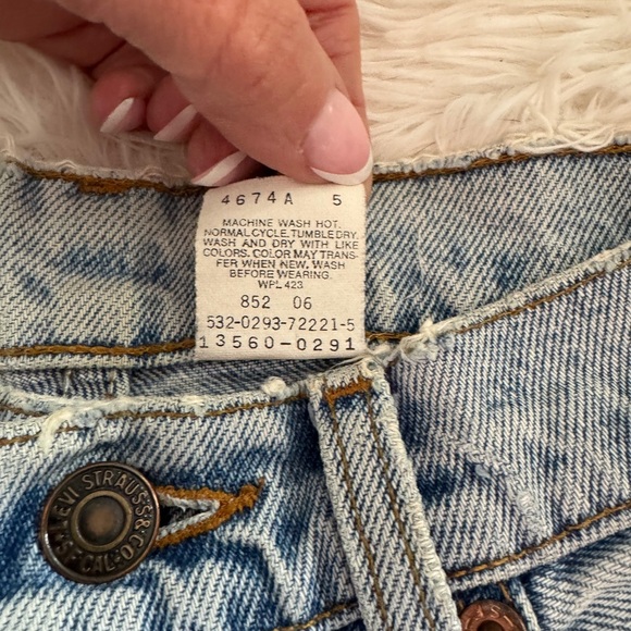 VINTAGE 532 Levi's Blue Jean Shorts High-Waisted‎ Cut-Off Style - Picture 2 of 6